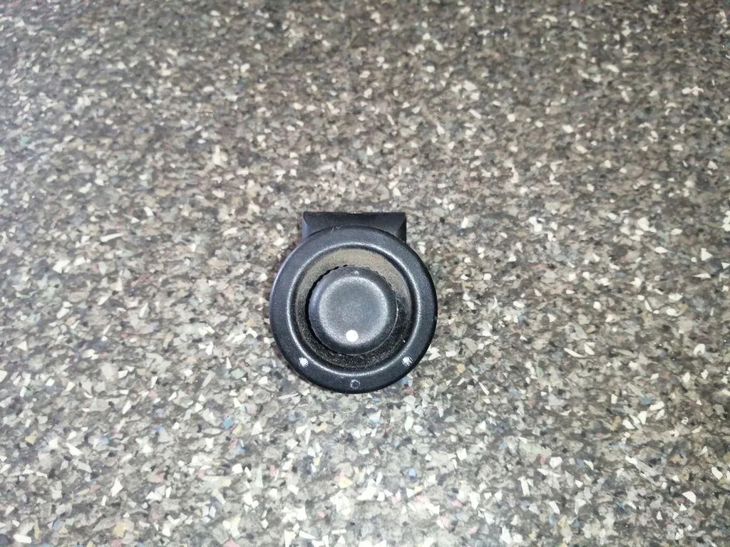 Купити Перемикач регулювання дзеркал renault master iii фургон 700803531f