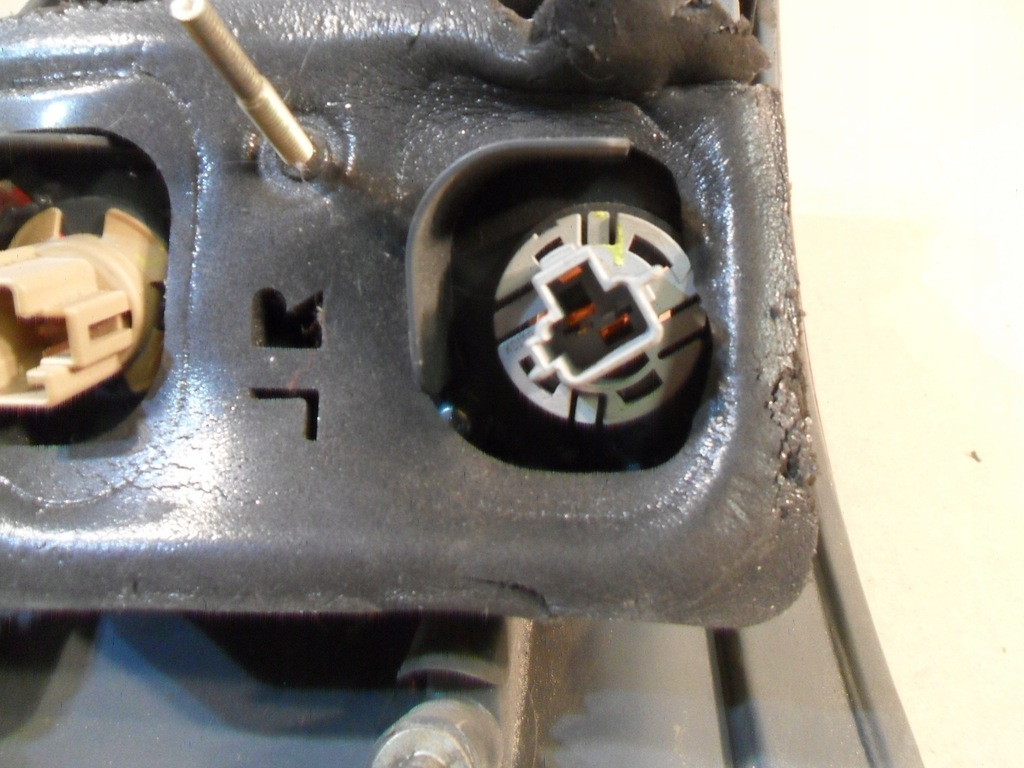 фото №13, Toyota avensis verso лампа задняя правая