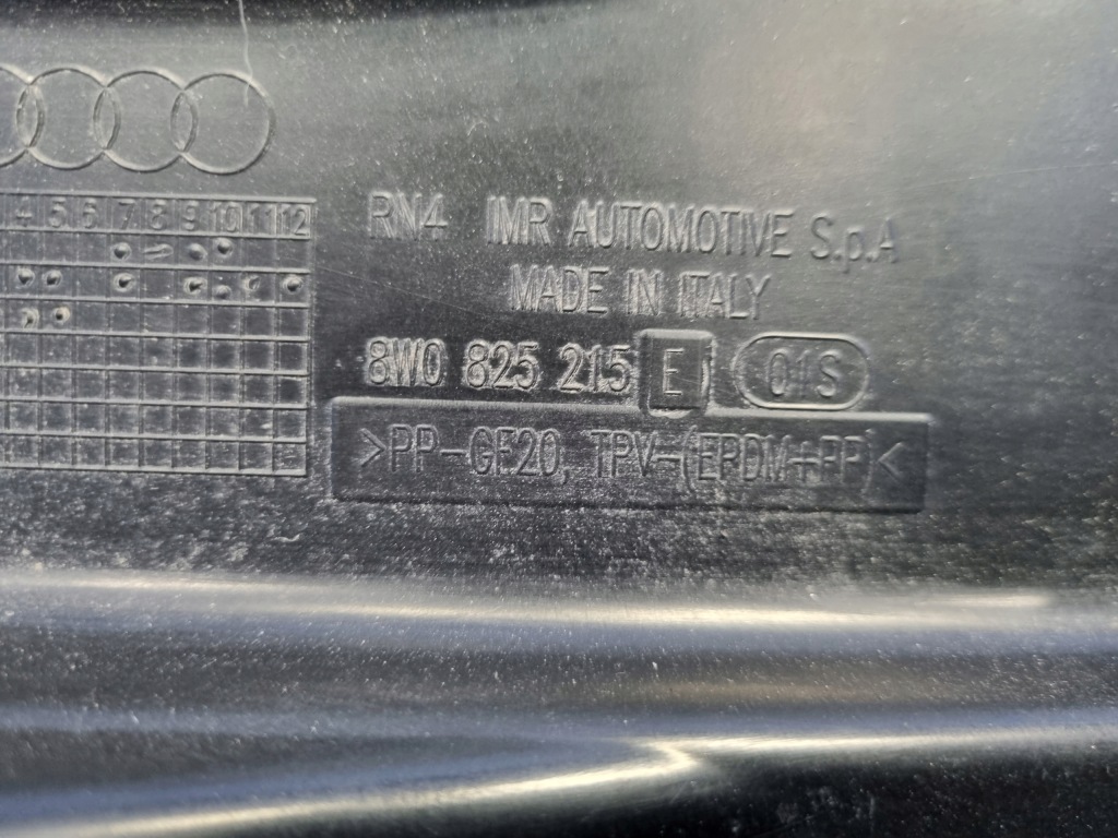 Audi a4 b9 задняя левая накладка подвеска оригинал 8w0825215e Киев