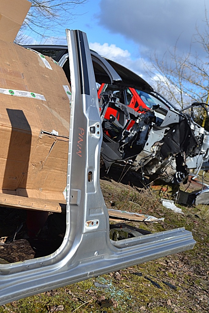 фото №6, Pajero pinin 5-дверь правый порог + блок двигателя средний