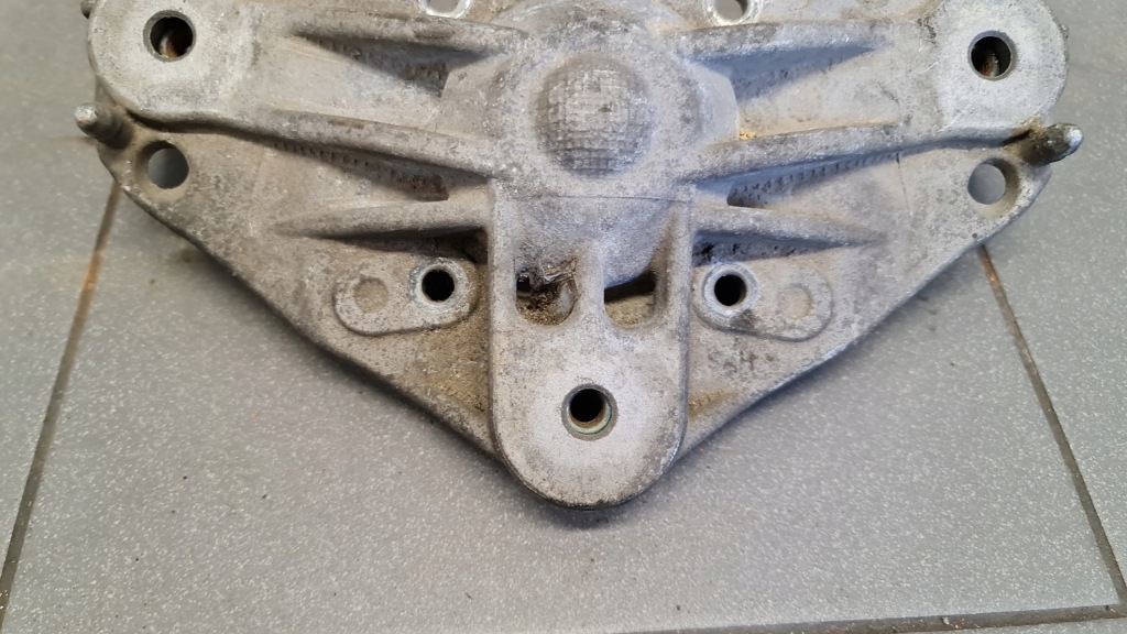 фото №4, Кронштейн чашка лівий перед vw touareg 7l0412391