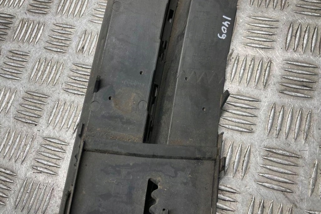 Решётка бампера средняя audi a7 sportback 4ga, 4gf 4g8807682k 2.97l в Украине