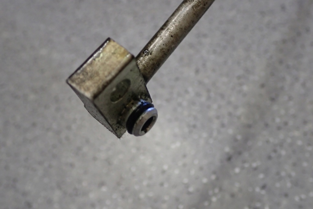 фото №6, Suzuki ignis 04-07 1.3 ddis шланг кондиционера