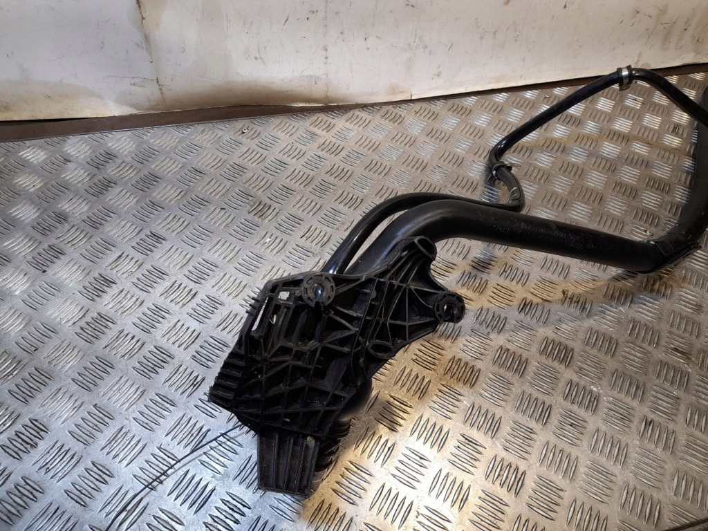 Mercedes-benz ml w166 a1664710023 заливная горловина топлива с Разборки