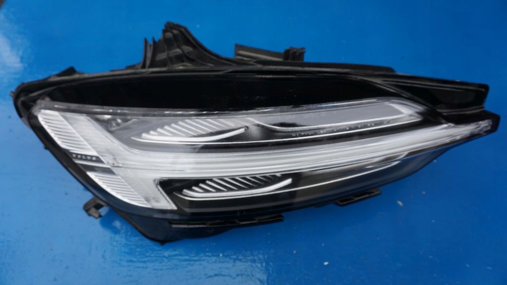 Купить Volvo s60 v60 2 - фара правый  перед full led