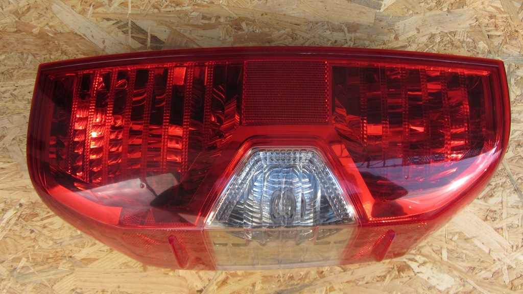 фото №5, Задняя правая лампа toyota tundra 2014-