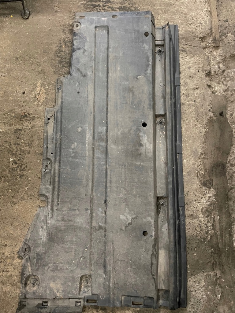 Audi a4 b8 a5 захист плита підлога підвіска ліва Недорого