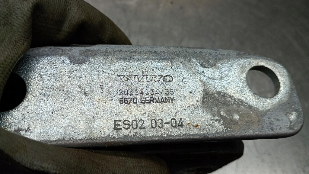 фото №5, Петлі борти кришки багажника volvo xc90 i 30634334/35