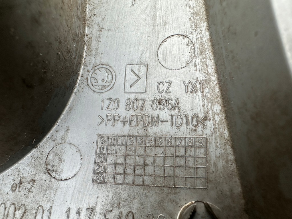 фото №9, Skoda octavia ii lift омивач фара правий заглушка 9462 1z0807056a