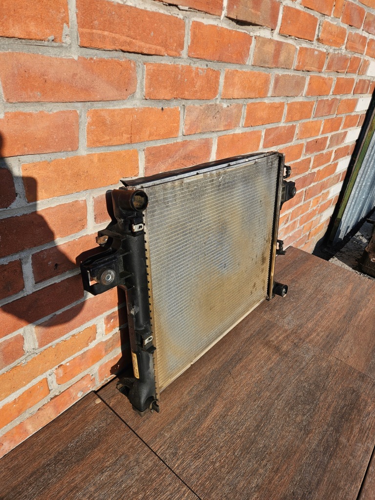 Jeep grand cherokee wk commander xk 5-10r 3.0 crd радіатор води Ціна