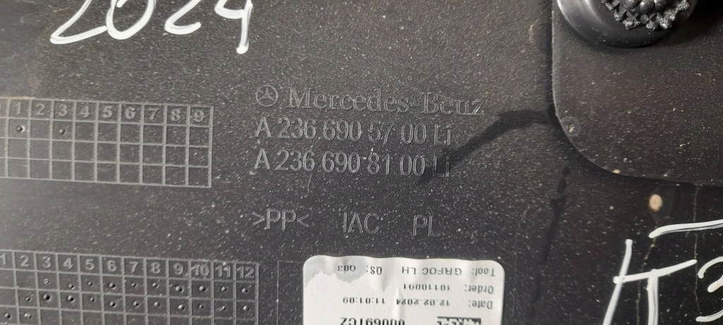 Mercedes-benz cle c236 пластик боковой левый a2366905700 t338 в Украине