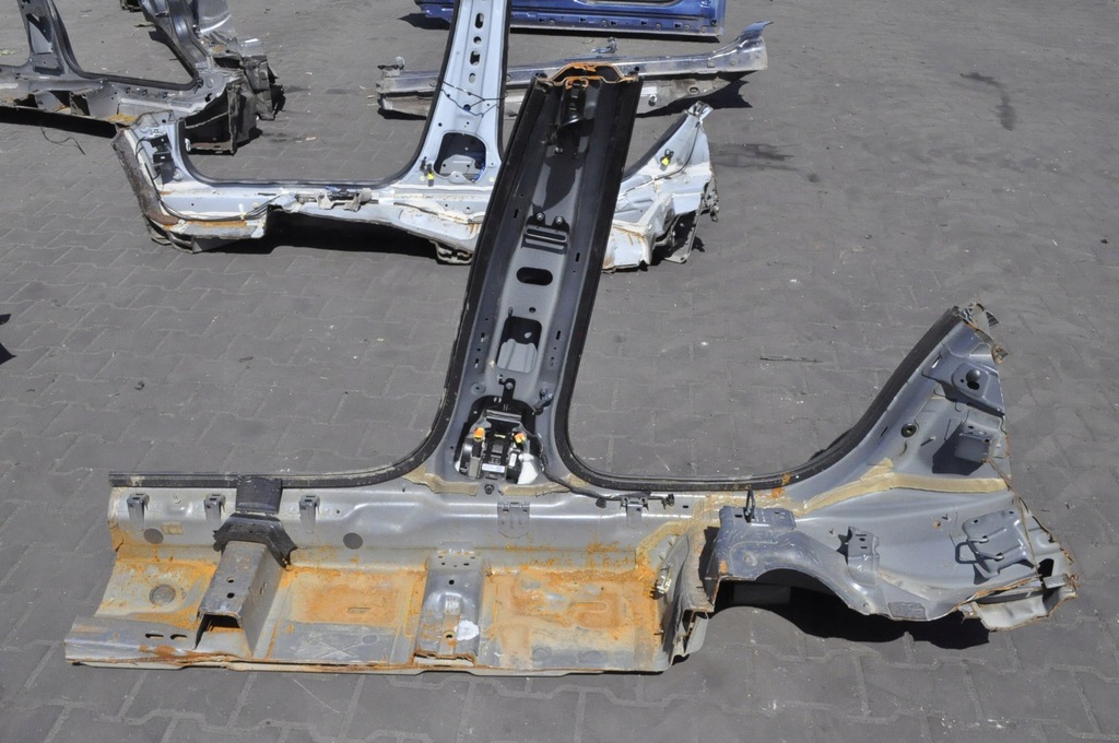 фото №5, Volvo xc70 ii блок двигателя порог правый