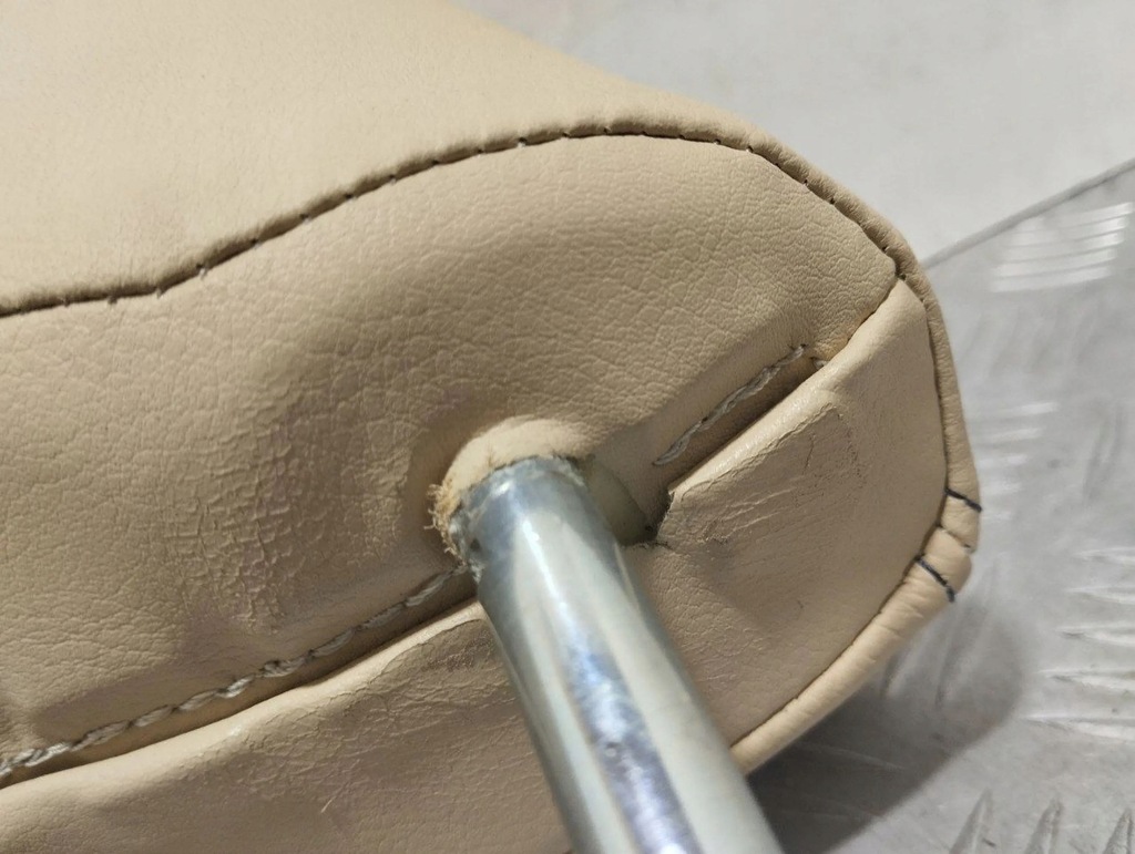 фото №9, Maserati granturismo 2012 підголівник сидіння заднього