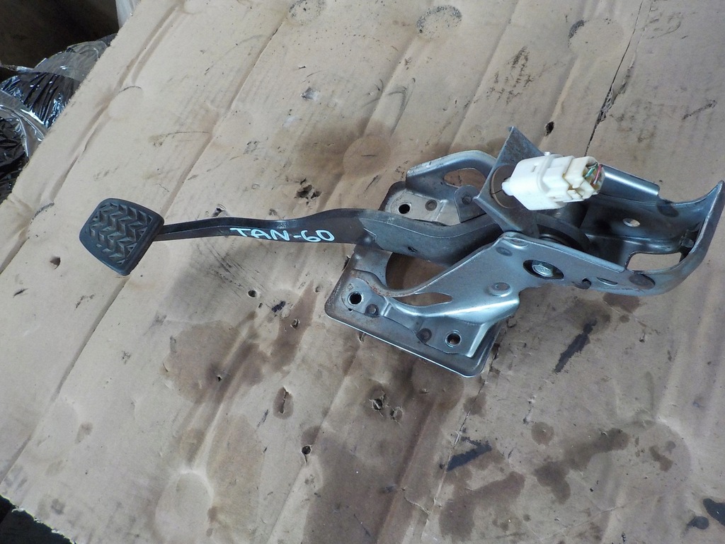 фото №1, Toyota avensis t25 педаль гальма