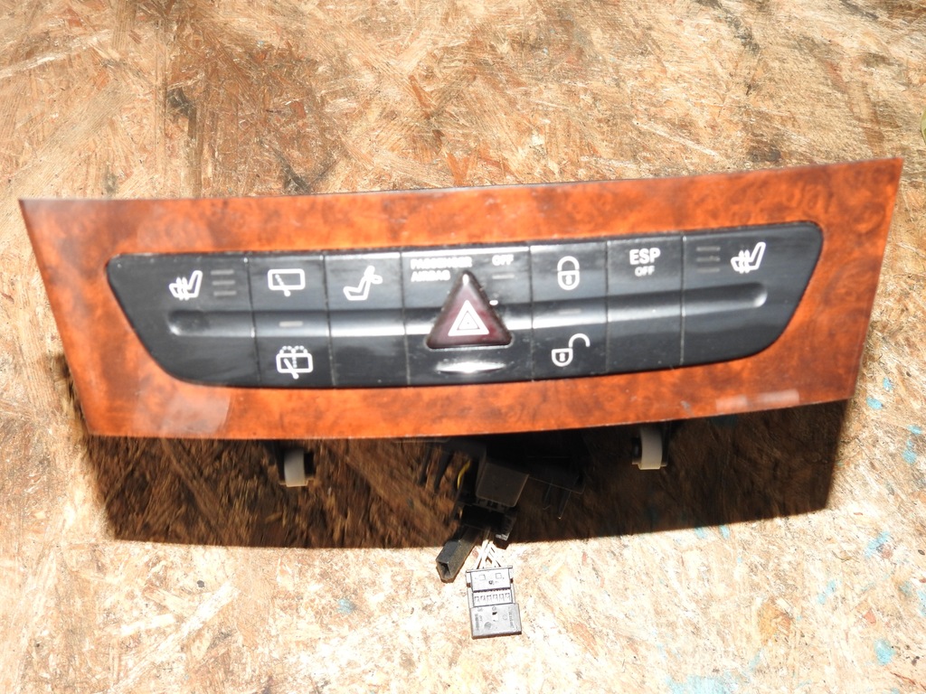 фото №1, Mercedes панель аварійних a2116800552