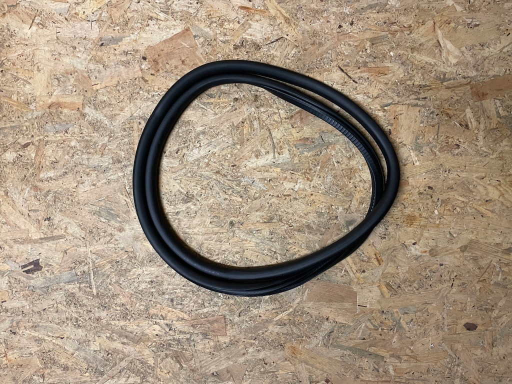 фото №1, Прокладка дверь правая правый перед peugeot 2008 ii