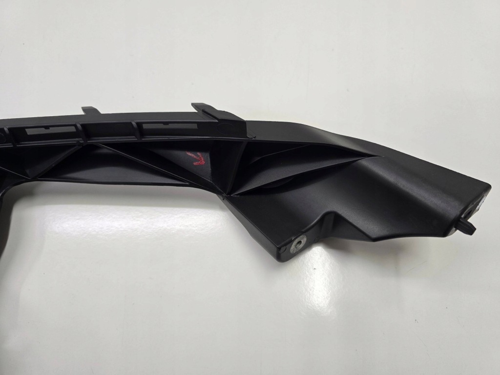 Кронштейн  кронштейн держатель фары audi q5 2 рестайлинг  80a 21- правая  oem 80a805608b Киев