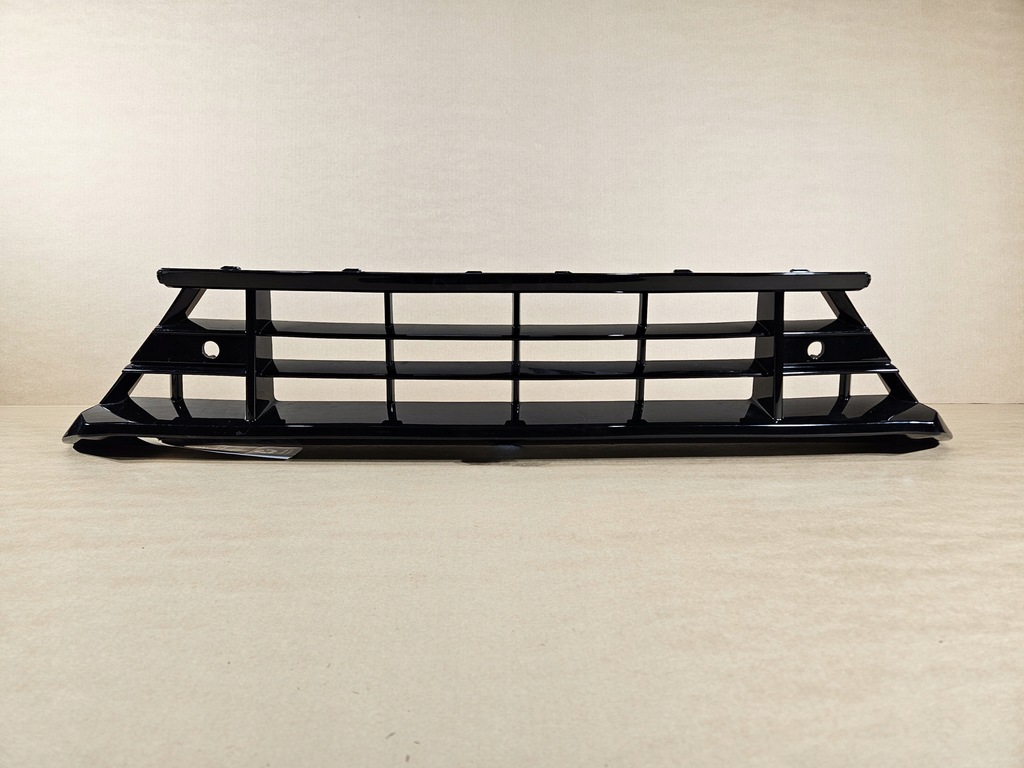 фото №1, Средняя решётка бампера volvo xc60 ii 2021- r-design pdc