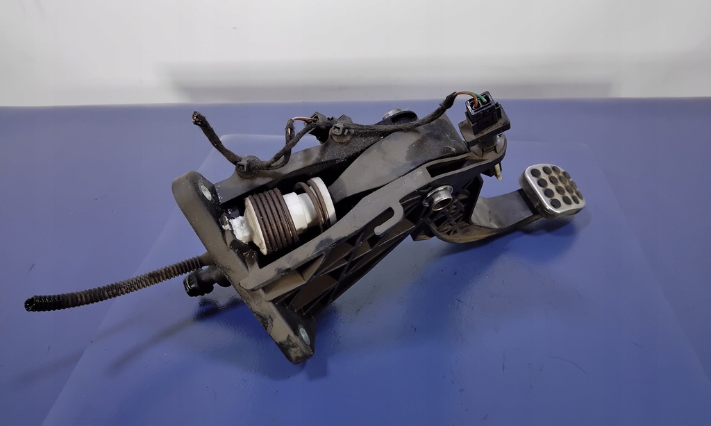 фото №4, Mercedes b w246 w176 педаль зчеплення a2462910201