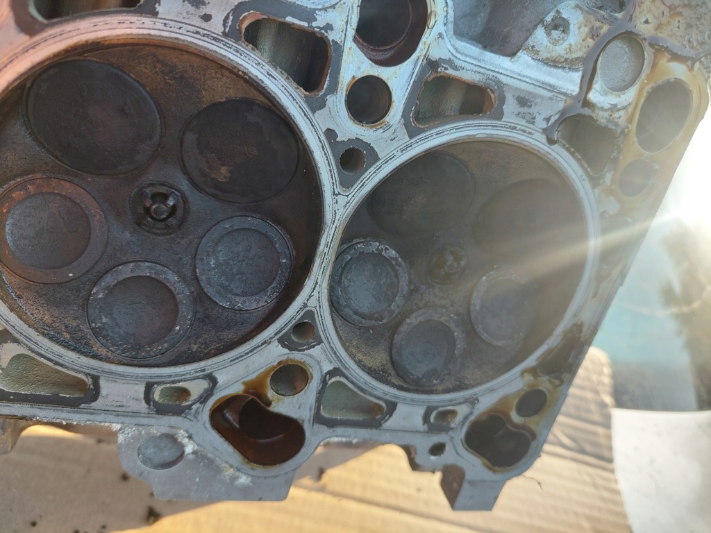 Головка левая audi a4 a6 2,4 2,8 078103373ah lublin fv Оригинал