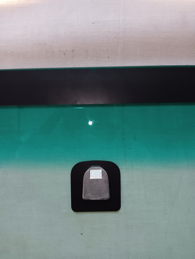 фото №3, Стекло передняя toyota hilux 2005-2016