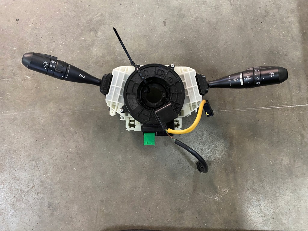 фото №1, Mitsubishi colt vi переключатель комбинированный mr986420