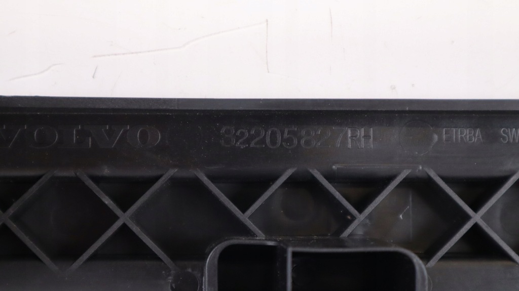 фото №8, Volvo v90 молдинг багажника правая 32205827