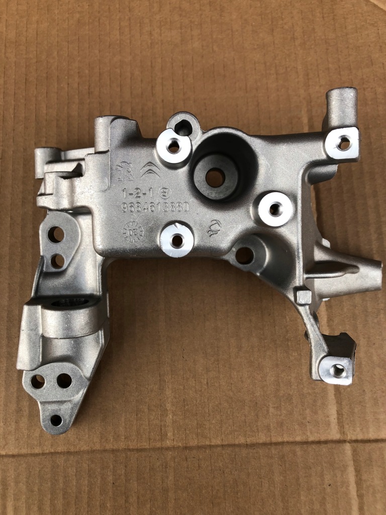 Купить Кронштейн генератора citroen peugeot 9684613880 новая