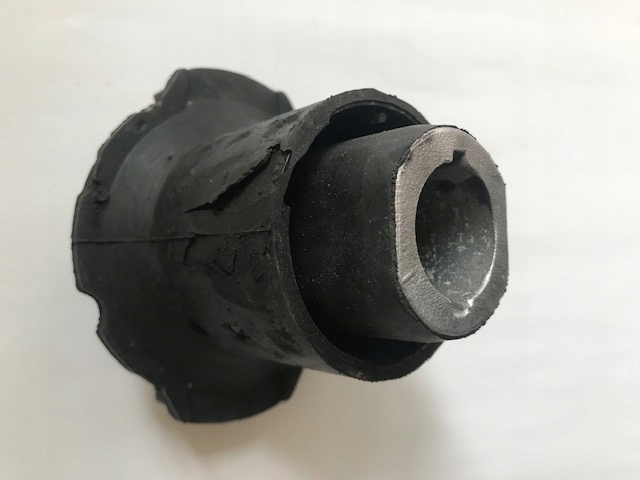 фото №1, Втулка балка перед jeep grand cherokee wk2 11-23