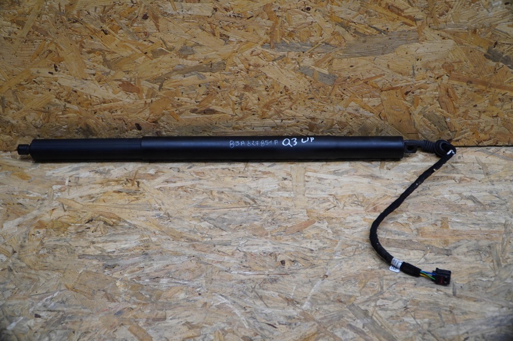 Привод крышки задняя левое  или правый  83a827851a audi q3 2 83a оригинал 18- Недорого