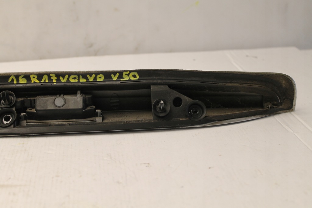 фото №13, Накладка крышки микровыключатель volvo v50 lift 2007r- 426