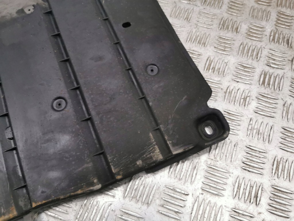 Seat ateca 2016 накладка средняя подвеска с Разборки