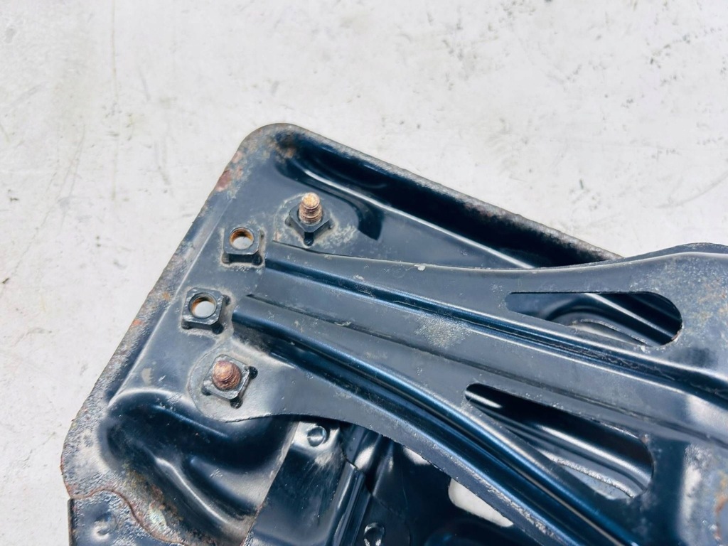 Avensis t27 бензин основание металлическая аккумулятор Киев