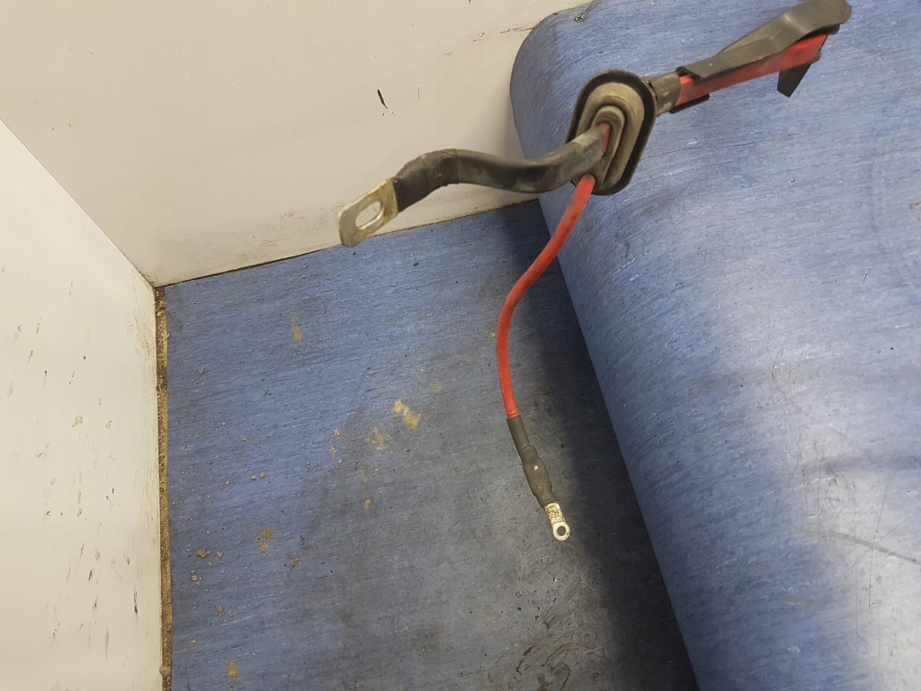 Bmw 3 f30 328i шланг плюсовий акумулятор 9308292 Недорого