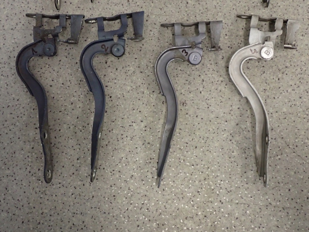 фото №2, Toyota yaris ii 06-09 петля капот левый