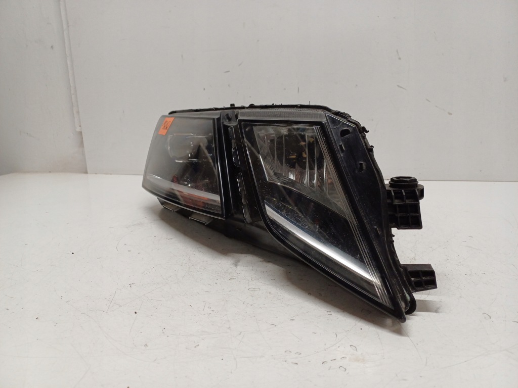 Skoda octavia 3 3 рестайлінг  16- фара права перед led 5e1941016f Недорого