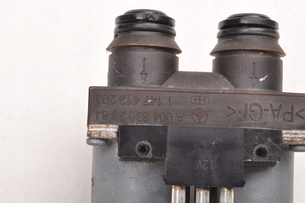 фото №3, Mercedes slk r171 w171 1.8 электроклапан a0048302084