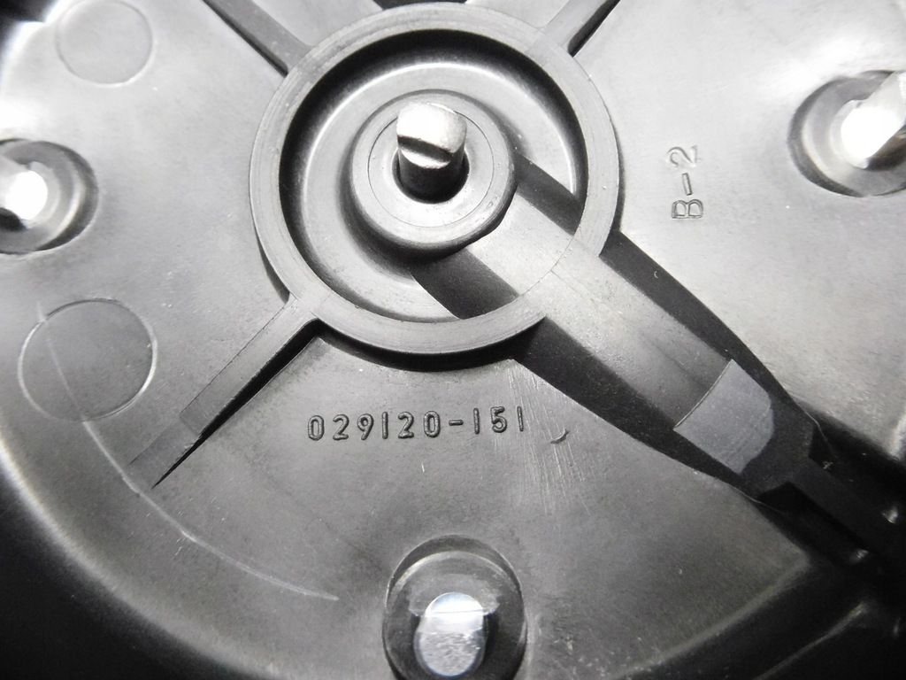 фото №6, Крышка трамблёра распределителя зажигания toyota 19101-11010