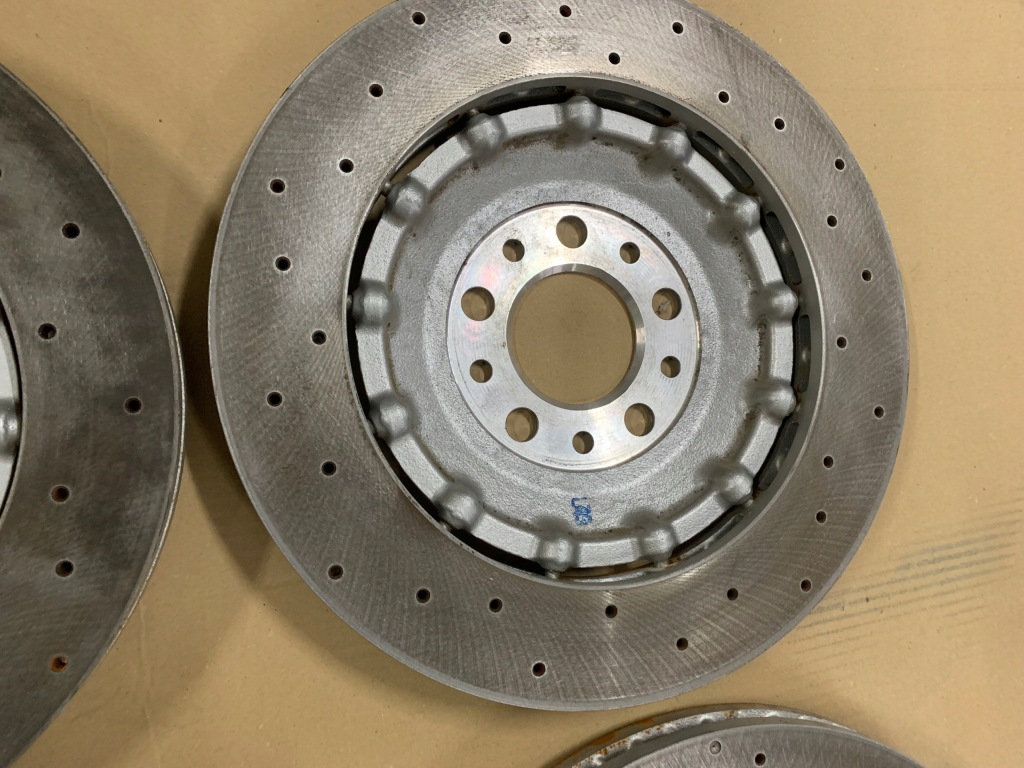 Нове оригінал  гальмівні диски задній maserati mc20 670161622 Недорого