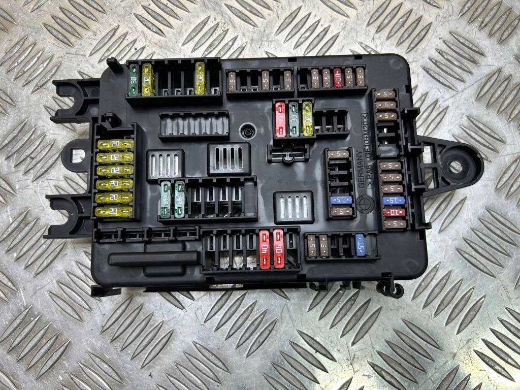 фото №1, Рамка / модуль запобіжників bmw 1 f20 f21 2013 9261111