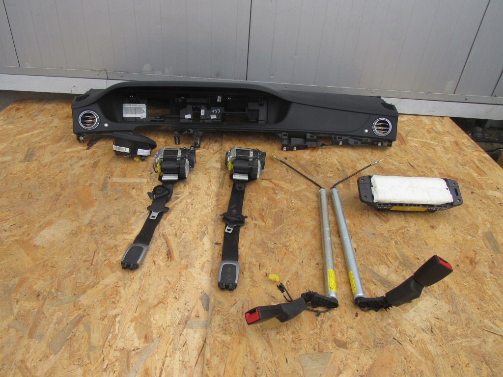 фото №1, Mercedes s w222 панель  приборная панель ремни подушка безопасности pulpit