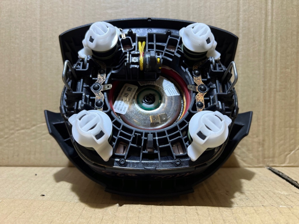 Audi a4 b8 рестайлінг  подушка повітряна подушка безпеки водія 4 спицевий 8k0880201ac Доставка