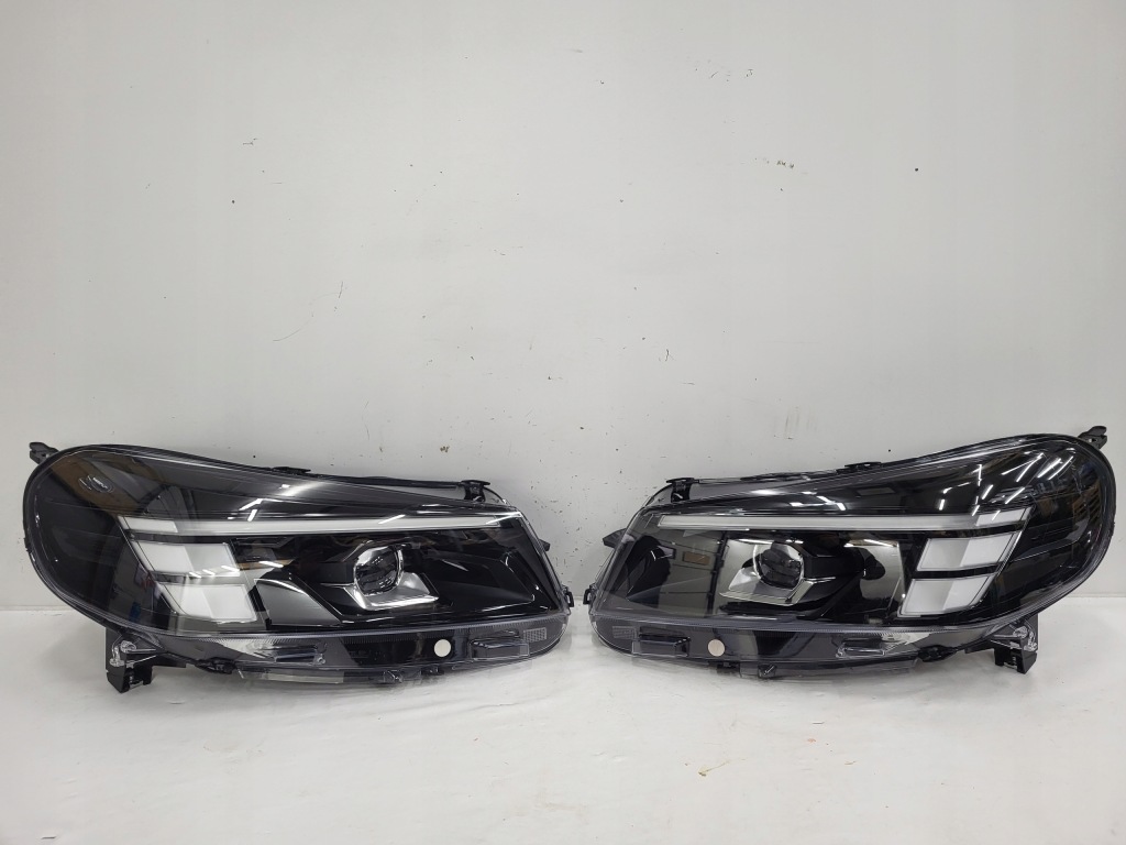 Купити Фара перед ліва правий opel vivaro c рестайлінг  ilux