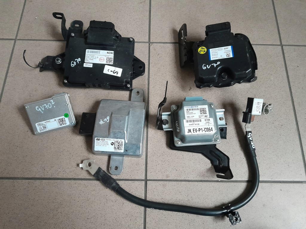 фото №8, Genesis gv70 2022r модуль бортовой компьютер блок управления клемма