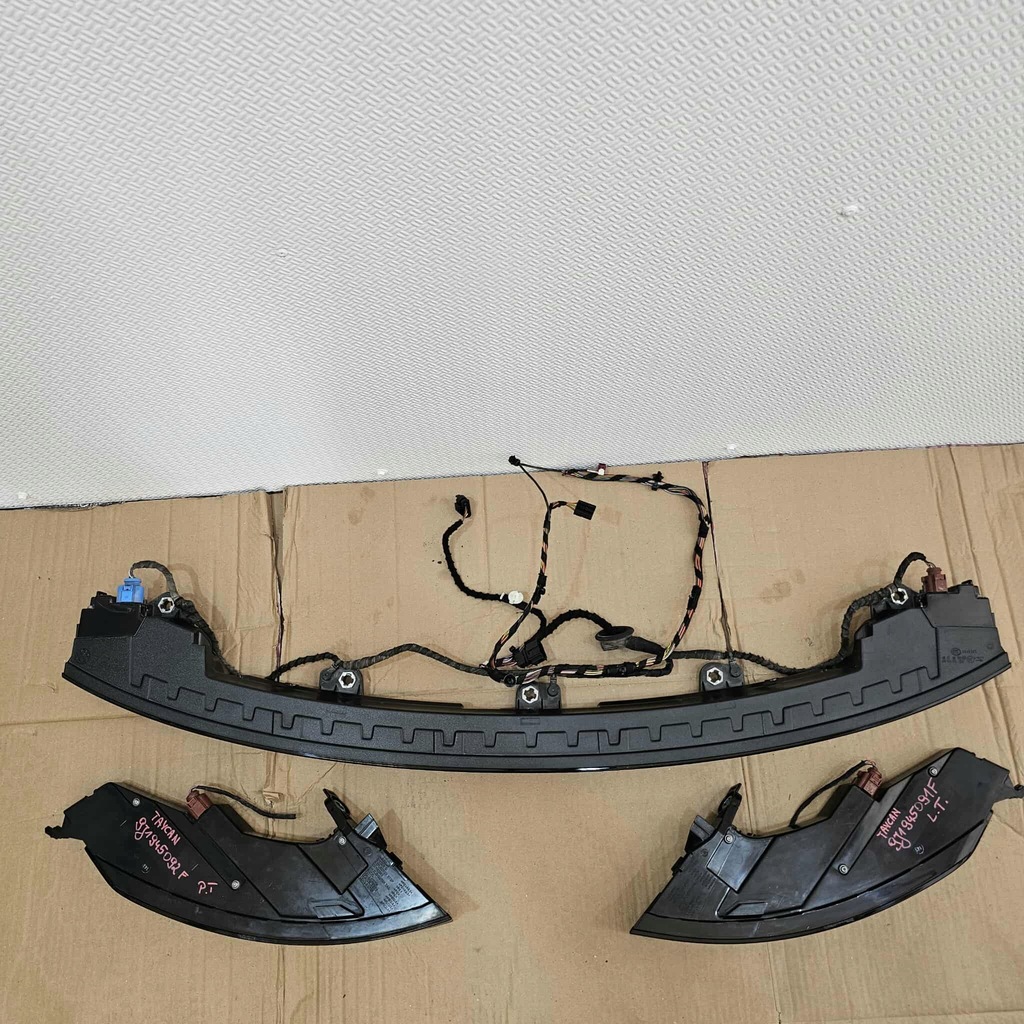 фото №9, Porsche taycan 9j1 лампа led накладка задняя задняя левая правая eu