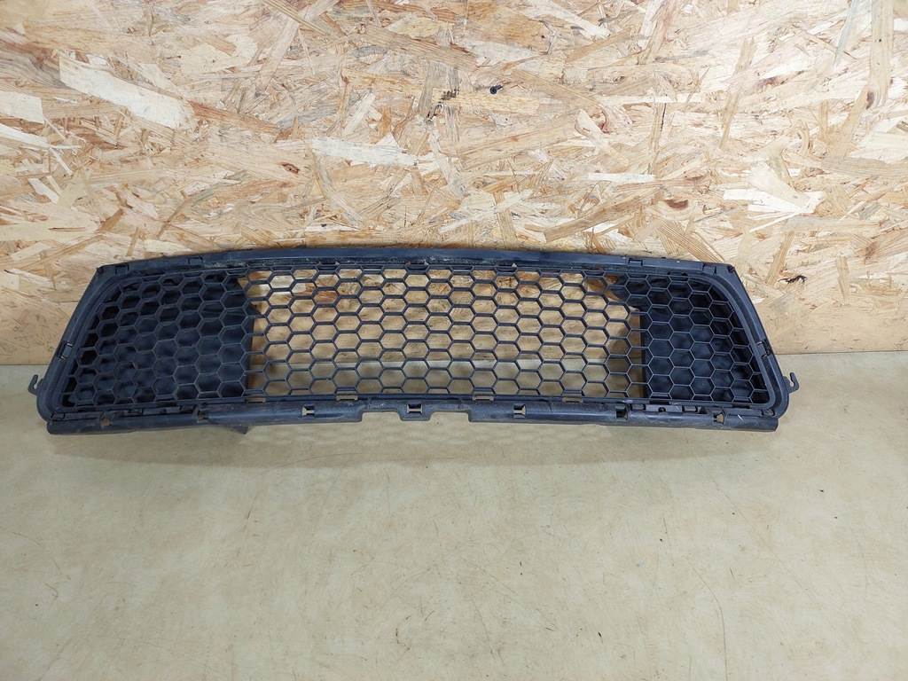 фото №1, Dacia sandero i решітка бампера перед