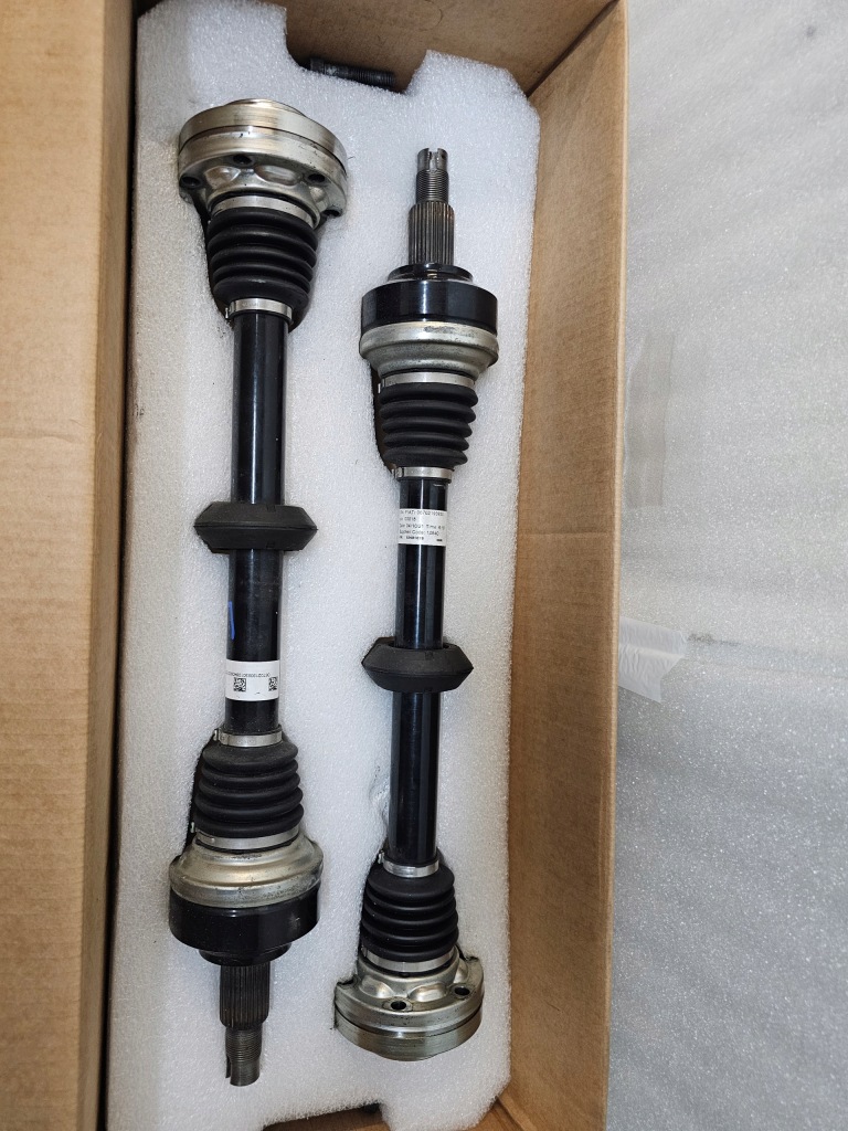 Купити Maserati mc20 привідний вал привідна ліва правий 06702193930