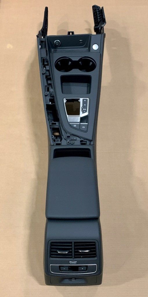 Audi a4 8w 2021 sedan сидіння з підігрівом заднє сидіння оббивка тунель шкіра uk 69km Недорого