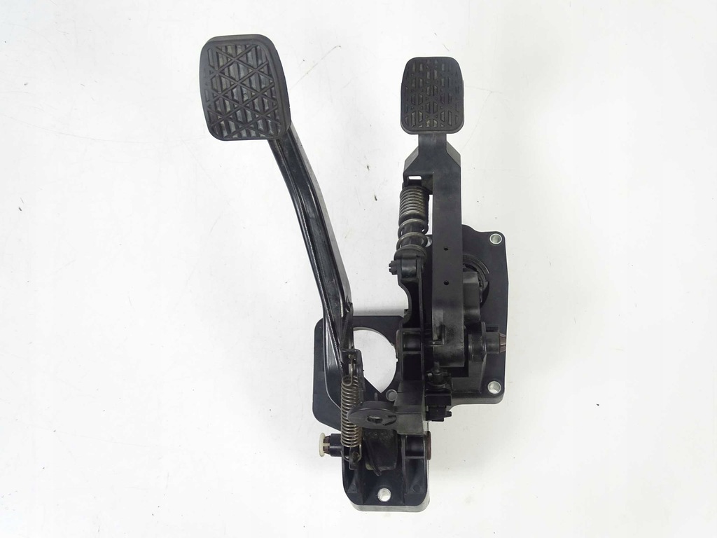 фото №3, Mercedes a w169 основание педали сцепления тормоза