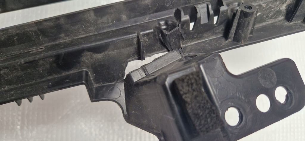 фото №10, Mazda mx30 mx-30 mx 30 нижня решітка передній бампера решітка радіатора dn4e-501t1